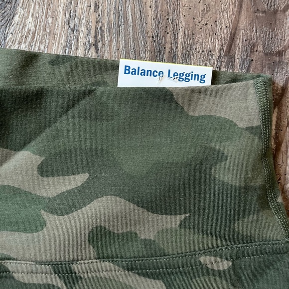 Old Navy Balance High Rise Camo Leggings Go-Dry Breathable Women’s Size XXL - Picture 5 of 7